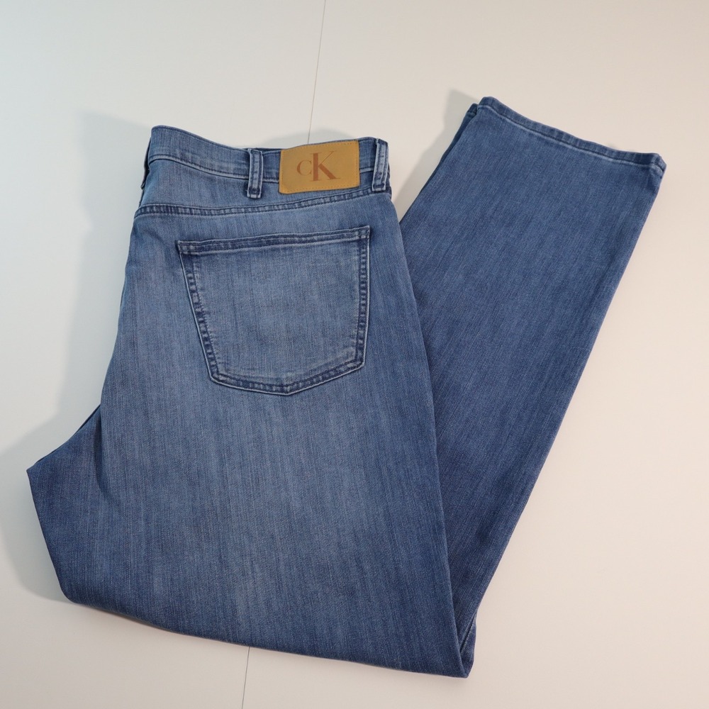 Calvin Klein Jeans Women's Straight Size 40/32 Light Wash Blue Jeans